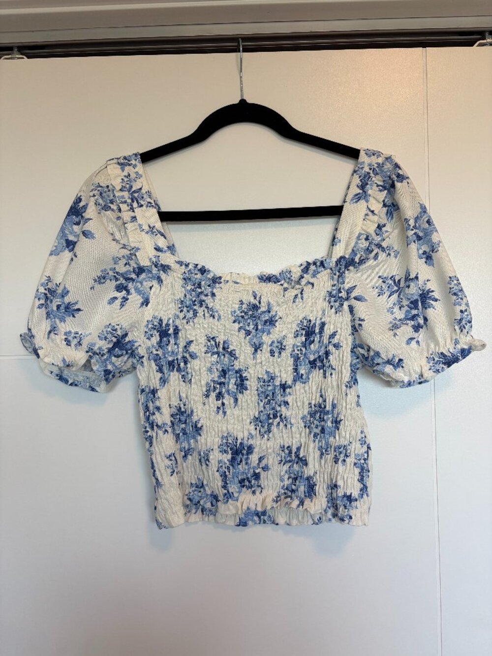 Cropped Linen Puff Sleeve Top